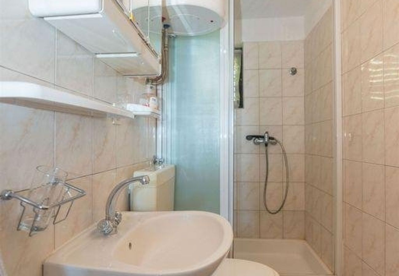 Apartament w Okrug Gornji - Apartament w Okrug Gornji z Widok na morze, balkon, Klimatyzacja, WIFI (5106-2)