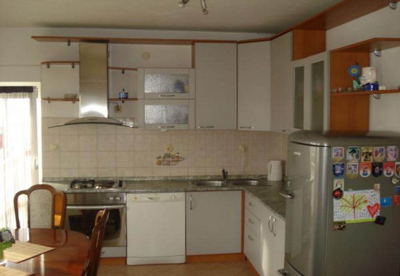 Apartament w Dugi Rat - Apartament w Dugi Rat z Widok na morze, balkon, Klimatyzacja, WIFI (5113-3)