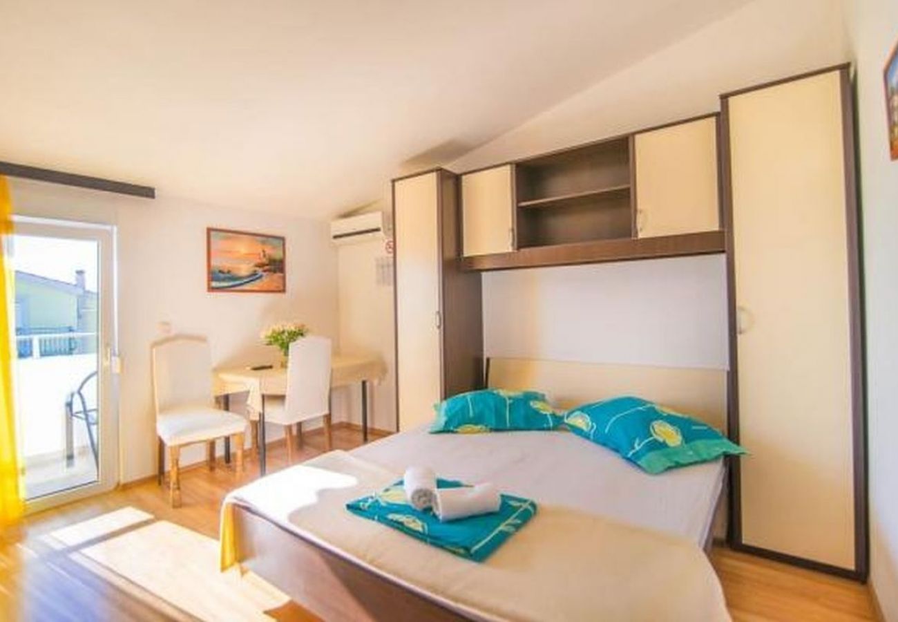 Studio w Dugi Rat - Apartament Studio w Dugi Rat z Widok na morze, balkon, Klimatyzacja, WIFI (5113-2)