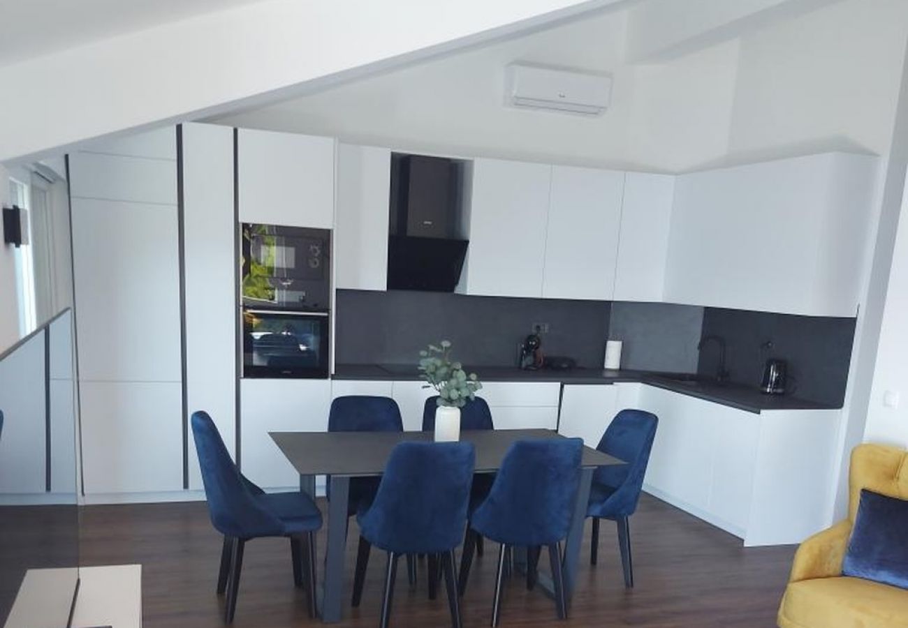 Apartament w Lokva Rogoznica - Apartament w Lokva Rogoznica z Widok na morze, taras, Klimatyzacja, WIFI (5118-2)