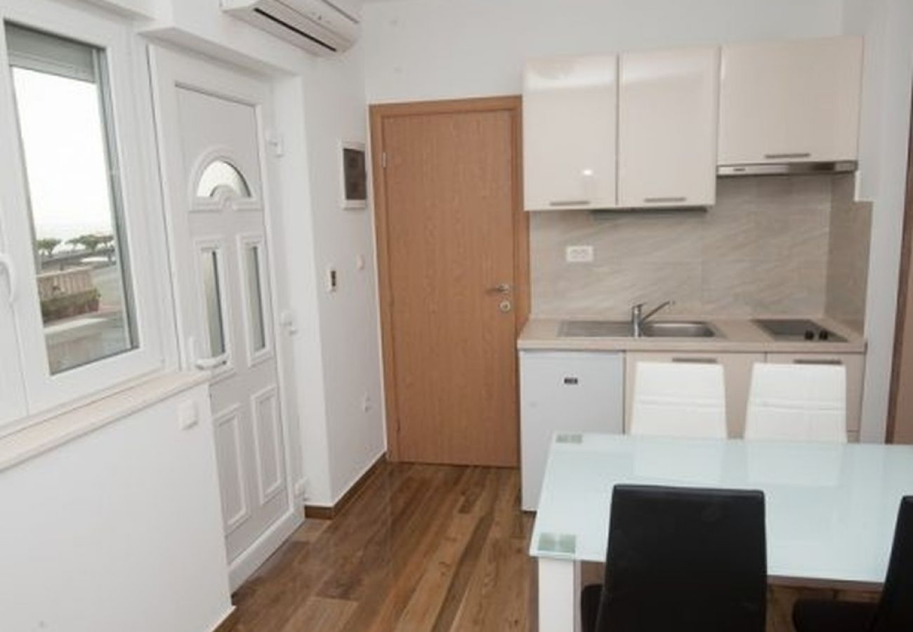 Apartament w Podstrana - Apartament w Podstrana-Sv.Martin z Widok na morze, balkon, Klimatyzacja, WIFI (5117-8)