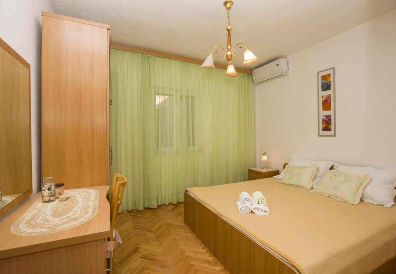 Apartament w Bol - Apartament w Bol z Widok na morze, taras, Klimatyzacja, WIFI (5121-3)