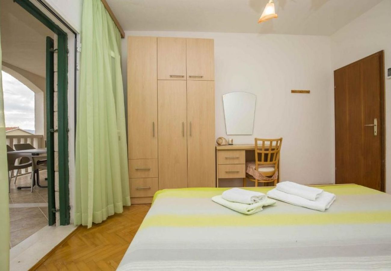 Apartament w Bol - Apartament w Bol z Widok na morze, taras, Klimatyzacja, WIFI (5121-3)