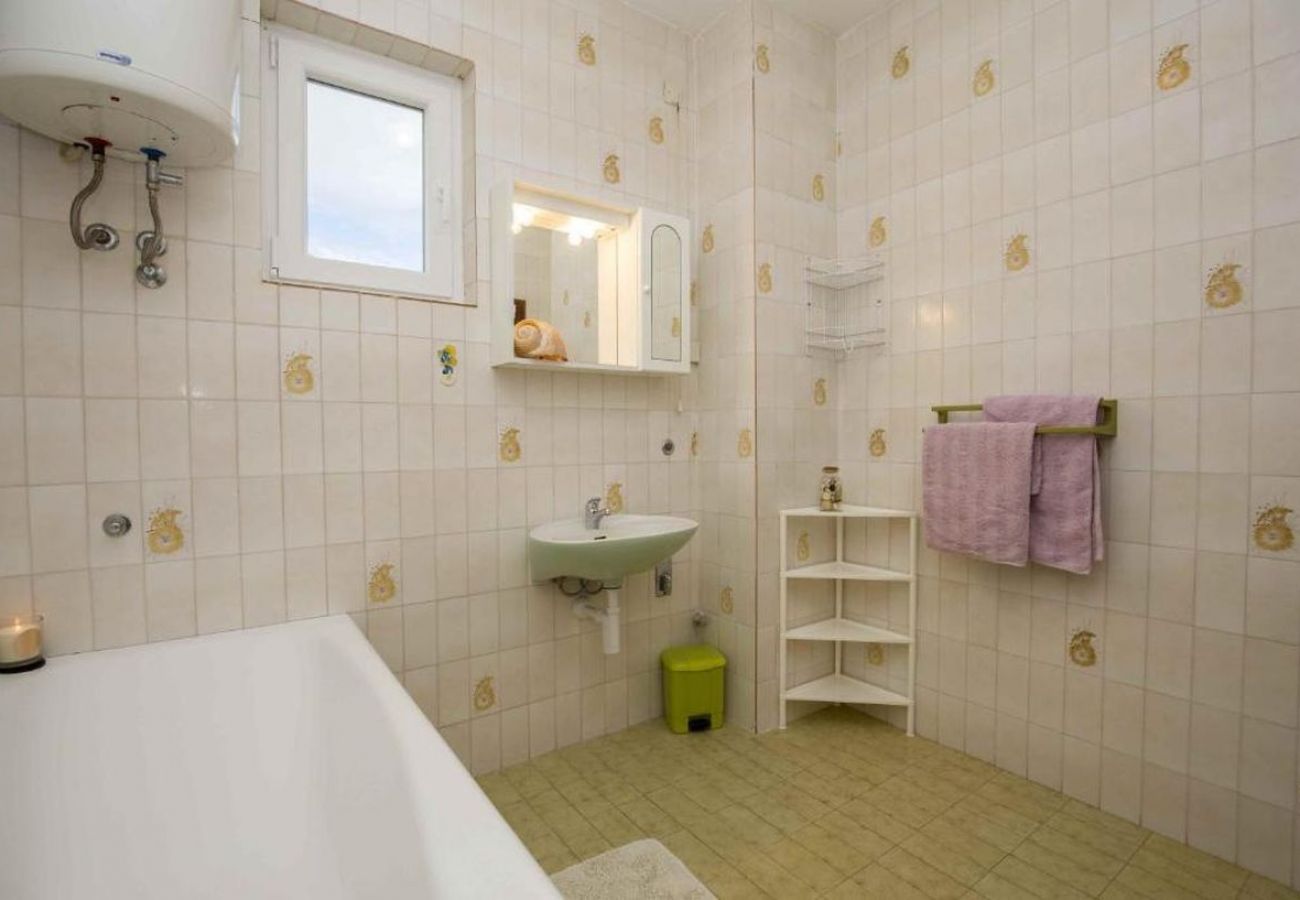 Apartament w Bol - Apartament w Bol z Widok na morze, taras, Klimatyzacja, WIFI (5121-3)