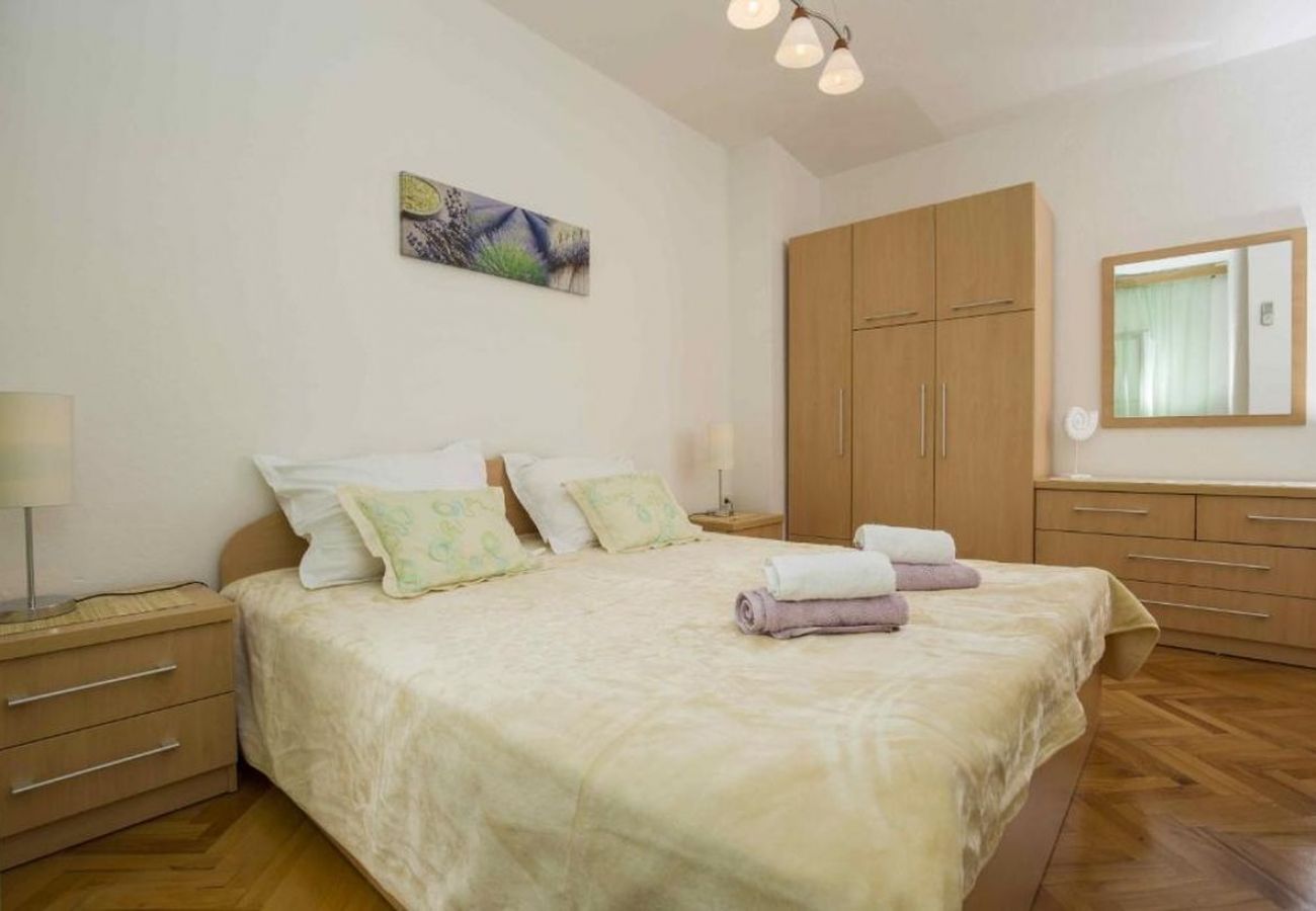 Apartament w Bol - Apartament w Bol z Widok na morze, taras, Klimatyzacja, WIFI (5121-4)