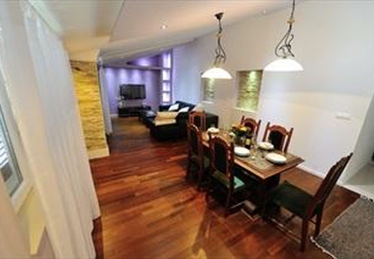 Apartament w Omiš - Apartament w Omiš z Widok na morze, taras, Klimatyzacja, WIFI (5129-6)