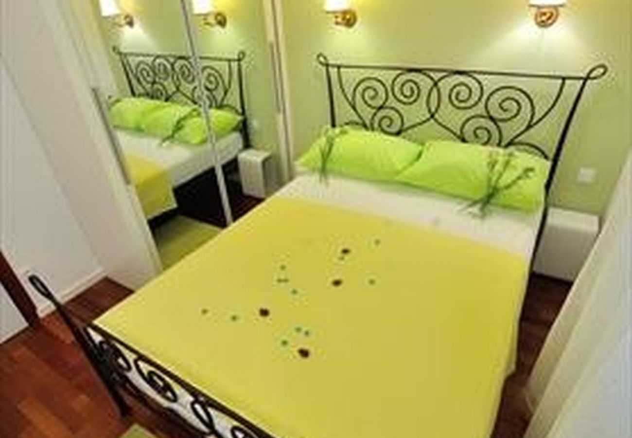 Apartament w Omiš - Apartament w Omiš z Widok na morze, taras, Klimatyzacja, WIFI (5129-6)