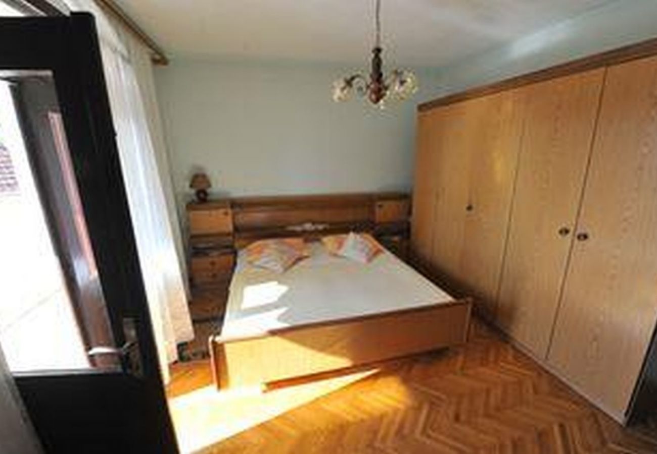 Apartament w Omiš - Apartament w Omiš z Widok na morze, taras, Klimatyzacja, WIFI (5129-2)