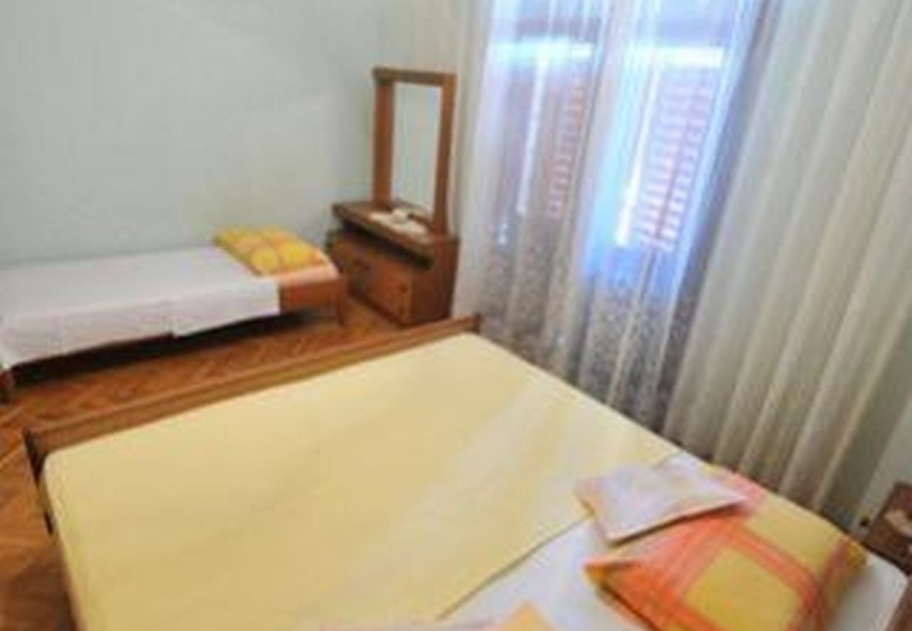 Apartament w Omiš - Apartament w Omiš z Widok na morze, taras, Klimatyzacja, WIFI (5129-2)