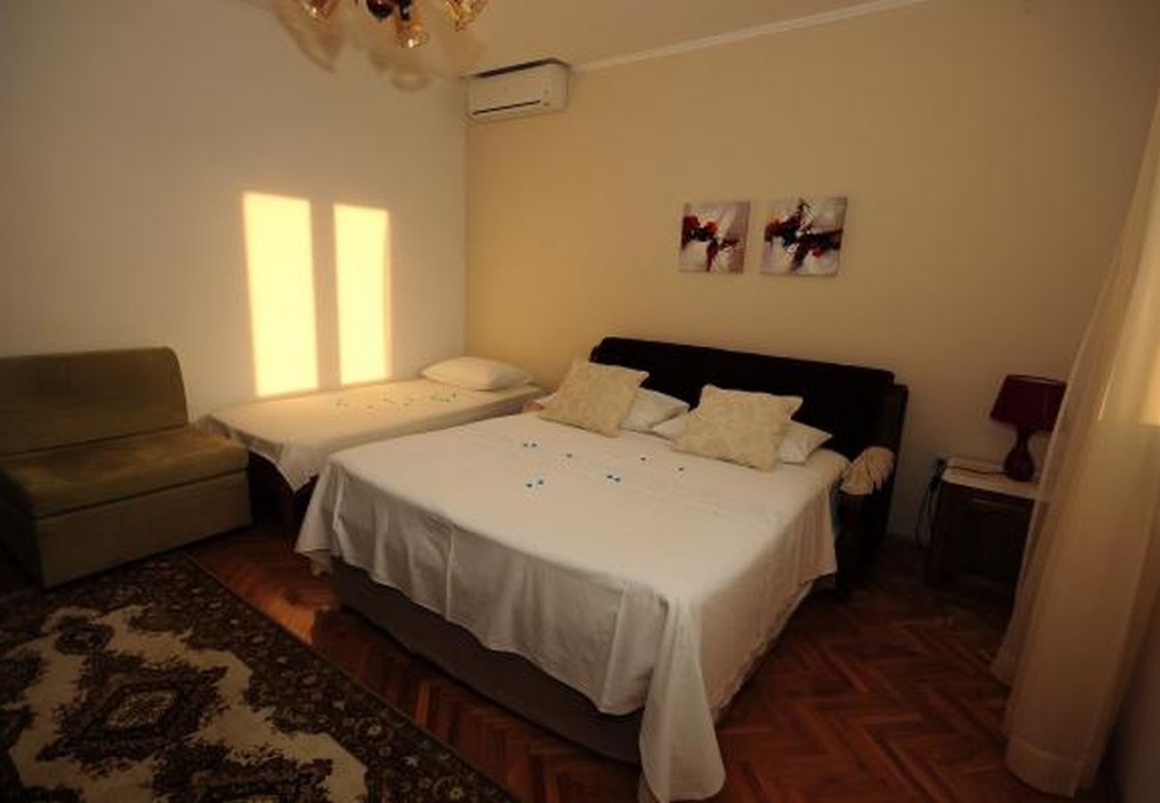 Apartament w Omiš - Apartament w Omiš z Widok na morze, taras, Klimatyzacja, WIFI (5129-2)