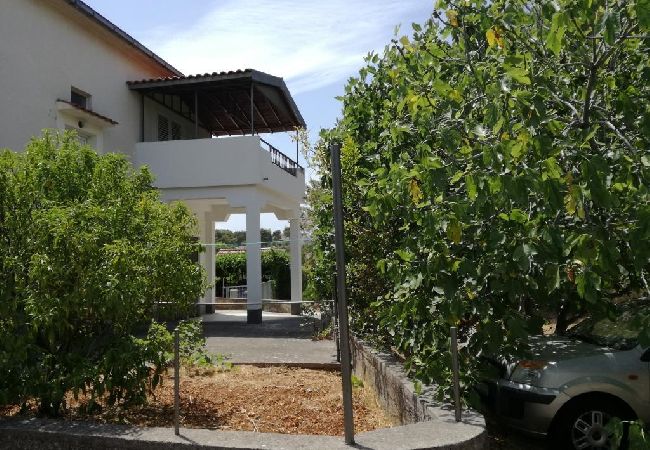 Apartament w Okrug Donji - Apartament w Okrug Donji z Widok na morze, taras, Klimatyzacja, WIFI (5136-1) Apartament w Okrug Donji - Apartament w Okrug Donji z Widok na morze, taras, Klimatyzacja, WIFI (5136-1)