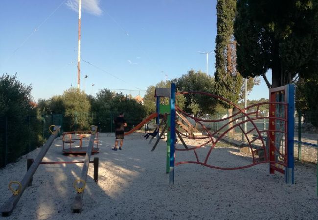 Apartament w Okrug Donji - Apartament w Okrug Donji z Widok na morze, taras, Klimatyzacja, WIFI (5136-1) Apartament w Okrug Donji - Apartament w Okrug Donji z Widok na morze, taras, Klimatyzacja, WIFI (5136-1)