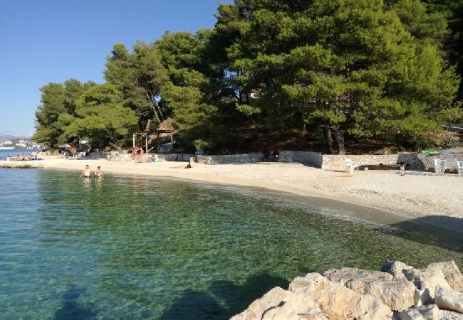 Apartament w Okrug Donji - Apartament w Okrug Donji z Widok na morze, taras, Klimatyzacja, WIFI (5136-1) Apartament w Okrug Donji - Apartament w Okrug Donji z Widok na morze, taras, Klimatyzacja, WIFI (5136-1)