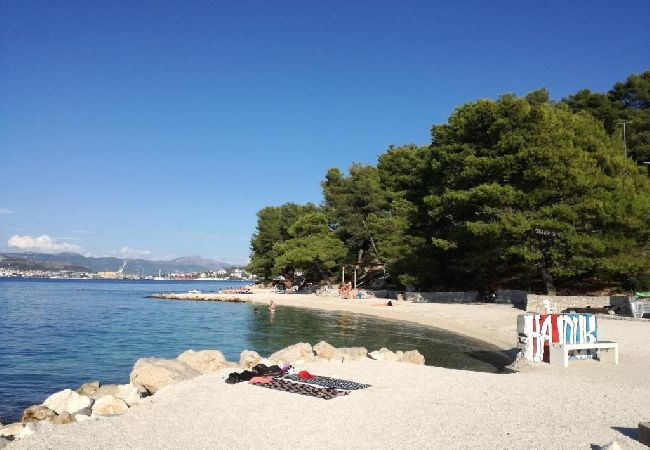 Apartament w Okrug Donji - Apartament w Okrug Donji z Widok na morze, taras, Klimatyzacja, WIFI (5136-1) Apartament w Okrug Donji - Apartament w Okrug Donji z Widok na morze, taras, Klimatyzacja, WIFI (5136-1)