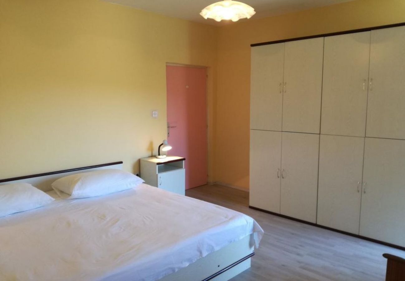 Apartament w Okrug Donji - Apartament w Okrug Donji z Widok na morze, taras, Klimatyzacja, WIFI (5136-1)