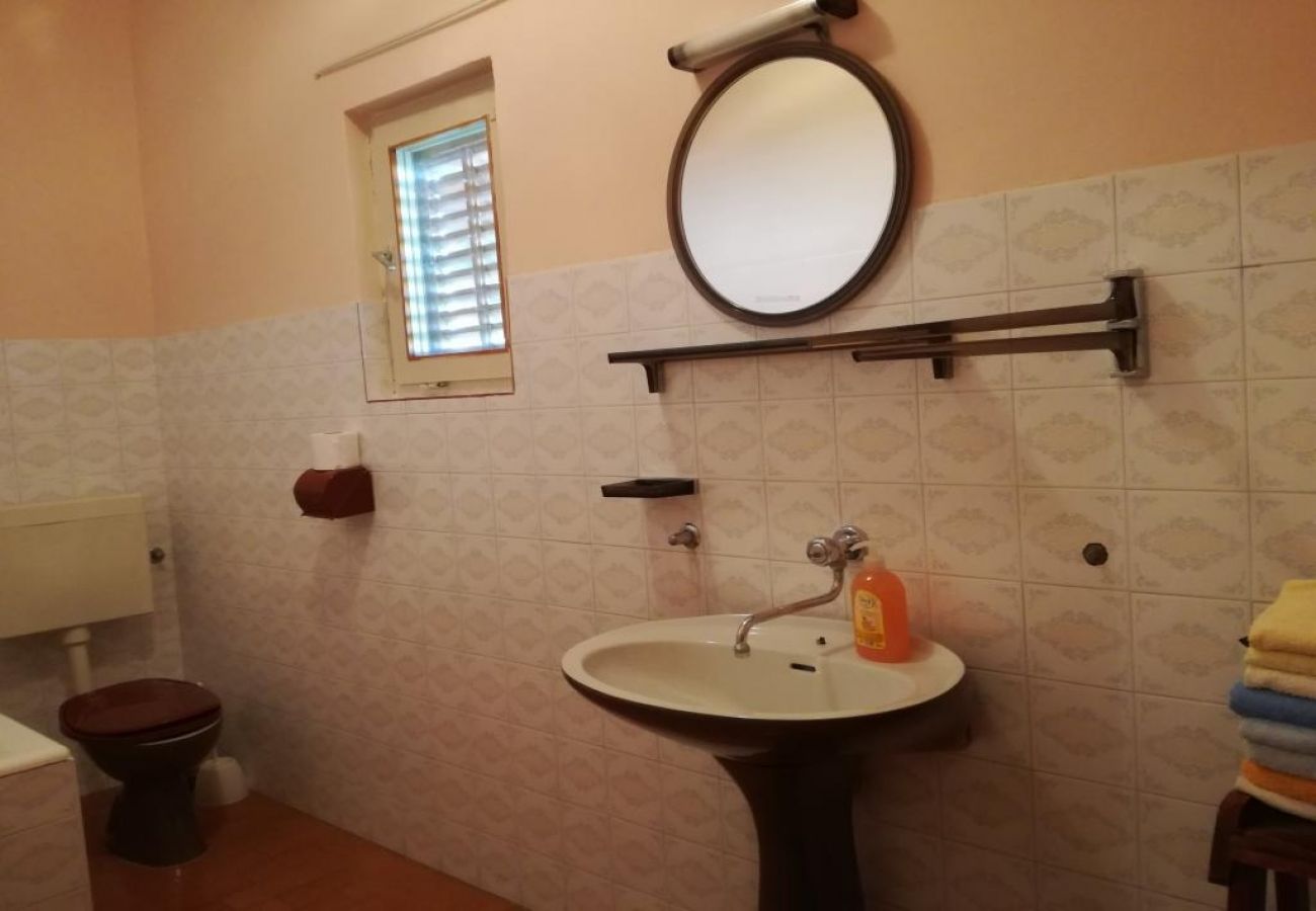 Apartament w Okrug Donji - Apartament w Okrug Donji z Widok na morze, taras, Klimatyzacja, WIFI (5136-1)