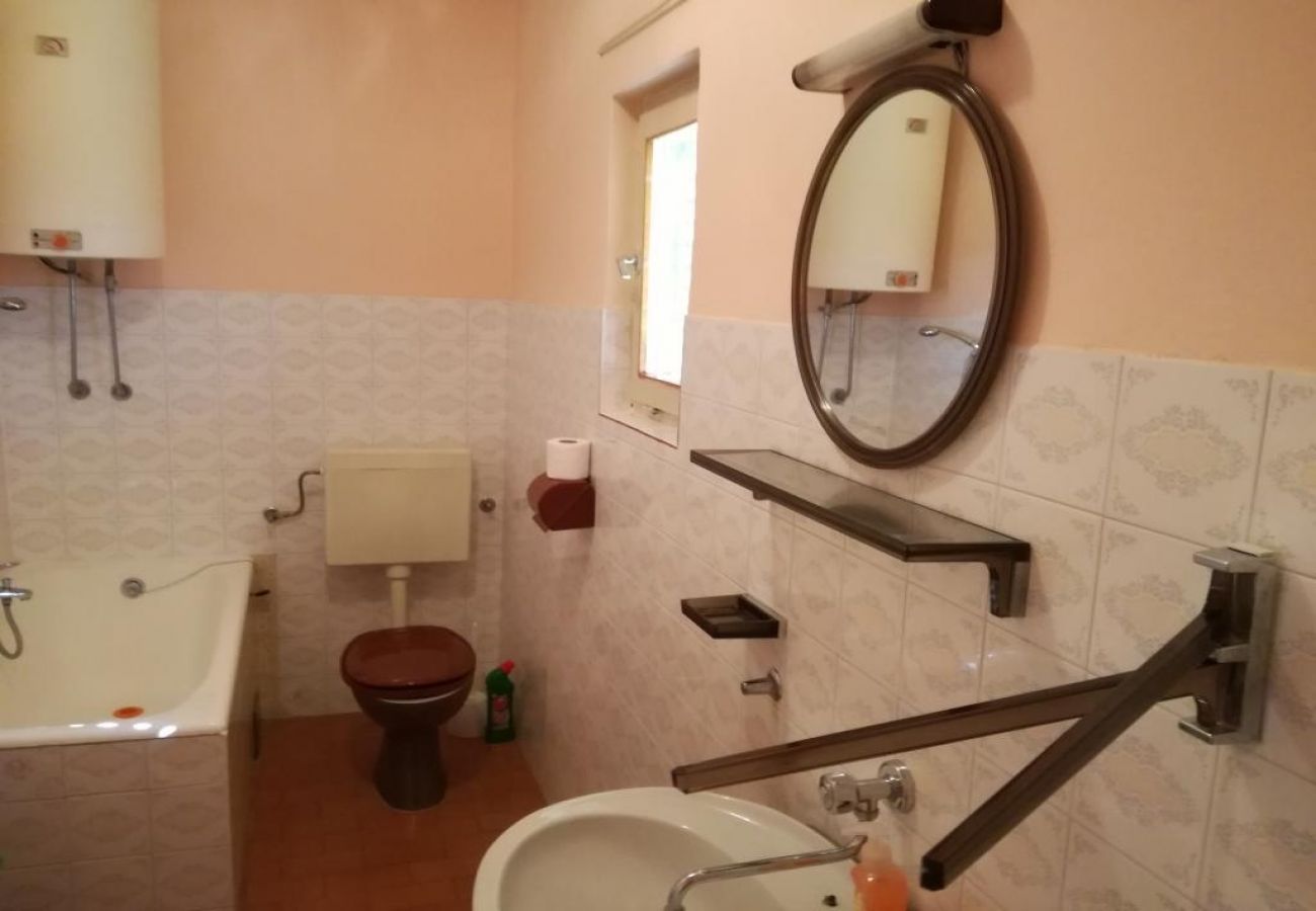 Apartament w Okrug Donji - Apartament w Okrug Donji z Widok na morze, taras, Klimatyzacja, WIFI (5136-1)