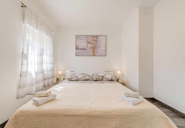 Apartament w Arbanija - Apartament w Arbanija z Widok na morze, balkon, Klimatyzacja, WIFI (5137-2) Apartament w Arbanija - Apartament w Arbanija z Widok na morze, balkon, Klimatyzacja, WIFI (5137-2)