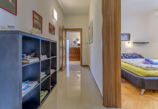 Apartament w Arbanija - Apartament w Arbanija z Widok na morze, taras, Klimatyzacja, WIFI (5138-2) Apartament w Arbanija - Apartament w Arbanija z Widok na morze, taras, Klimatyzacja, WIFI (5138-2)