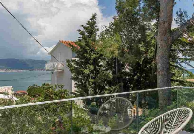 Apartament w Arbanija - Apartament w Arbanija z Widok na morze, taras, Klimatyzacja, WIFI (5139-2) Apartament w Arbanija - Apartament w Arbanija z Widok na morze, taras, Klimatyzacja, WIFI (5139-2)