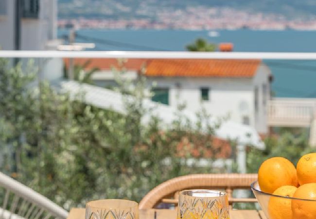 Apartament w Arbanija - Apartament w Arbanija z Widok na morze, taras, Klimatyzacja, WIFI (5139-2) Apartament w Arbanija - Apartament w Arbanija z Widok na morze, taras, Klimatyzacja, WIFI (5139-2)