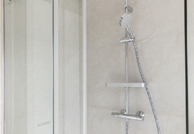 Apartament w Arbanija - Apartament w Arbanija z Widok na morze, taras, Klimatyzacja, WIFI (5139-5) Apartament w Arbanija - Apartament w Arbanija z Widok na morze, taras, Klimatyzacja, WIFI (5139-5)