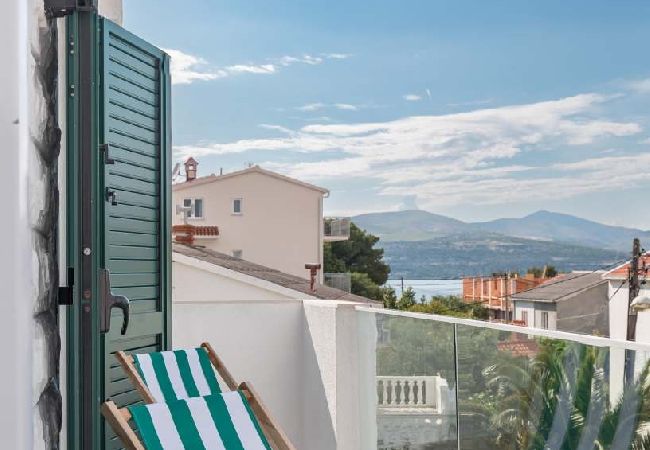 Apartament w Arbanija - Apartament w Arbanija z Widok na morze, taras, Klimatyzacja, WIFI (5139-5) Apartament w Arbanija - Apartament w Arbanija z Widok na morze, taras, Klimatyzacja, WIFI (5139-5)