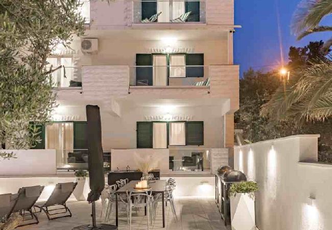 Apartament w Arbanija - Apartament w Arbanija z Widok na morze, taras, Klimatyzacja, WIFI (5139-5) Apartament w Arbanija - Apartament w Arbanija z Widok na morze, taras, Klimatyzacja, WIFI (5139-5)