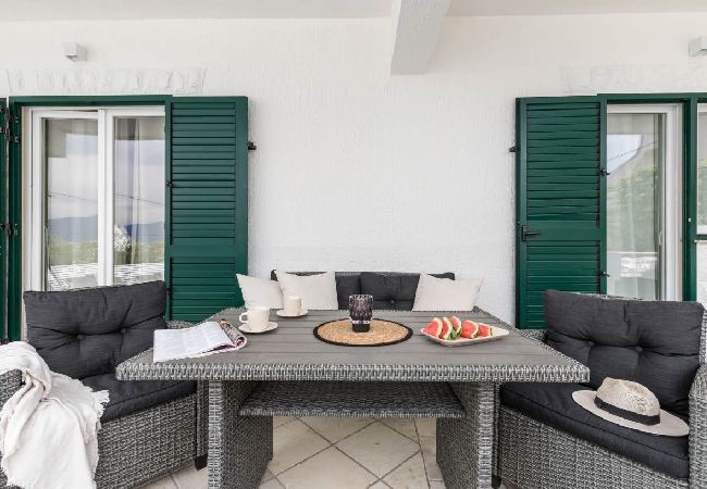 Apartament w Arbanija - Apartament w Arbanija z Widok na morze, taras, Klimatyzacja, WIFI (5139-3) Apartament w Arbanija - Apartament w Arbanija z Widok na morze, taras, Klimatyzacja, WIFI (5139-3)