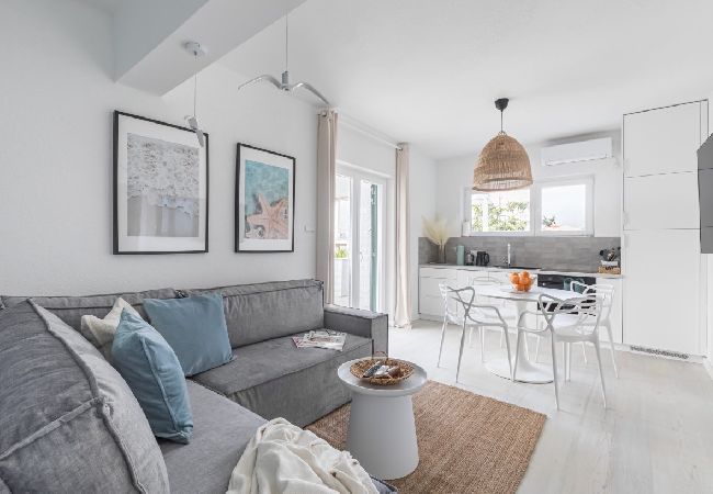 Apartament w Arbanija - Apartament w Arbanija z Widok na morze, taras, Klimatyzacja, WIFI (5139-3) Apartament w Arbanija - Apartament w Arbanija z Widok na morze, taras, Klimatyzacja, WIFI (5139-3)