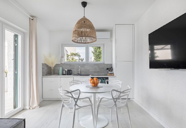 Apartament w Arbanija - Apartament w Arbanija z Widok na morze, taras, Klimatyzacja, WIFI (5139-3) Apartament w Arbanija - Apartament w Arbanija z Widok na morze, taras, Klimatyzacja, WIFI (5139-3)