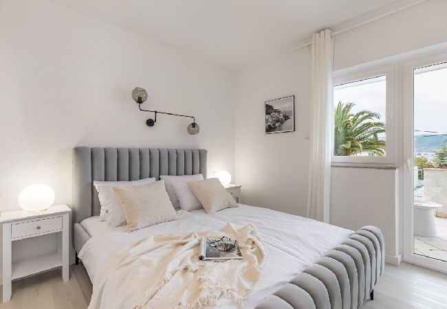 Apartament w Arbanija - Apartament w Arbanija z Widok na morze, taras, Klimatyzacja, WIFI (5139-3) Apartament w Arbanija - Apartament w Arbanija z Widok na morze, taras, Klimatyzacja, WIFI (5139-3)