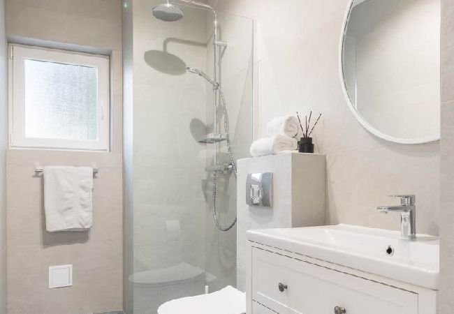 Apartament w Arbanija - Apartament w Arbanija z Widok na morze, taras, Klimatyzacja, WIFI (5139-3) Apartament w Arbanija - Apartament w Arbanija z Widok na morze, taras, Klimatyzacja, WIFI (5139-3)