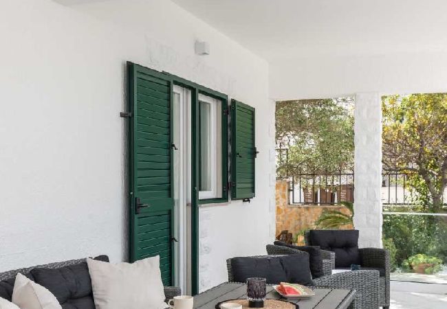 Apartament w Arbanija - Apartament w Arbanija z Widok na morze, taras, Klimatyzacja, WIFI (5139-3) Apartament w Arbanija - Apartament w Arbanija z Widok na morze, taras, Klimatyzacja, WIFI (5139-3)