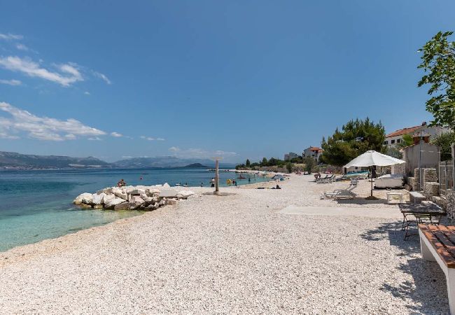 Apartament w Arbanija - Apartament w Arbanija z Widok na morze, taras, Klimatyzacja, WIFI (5139-3) Apartament w Arbanija - Apartament w Arbanija z Widok na morze, taras, Klimatyzacja, WIFI (5139-3)