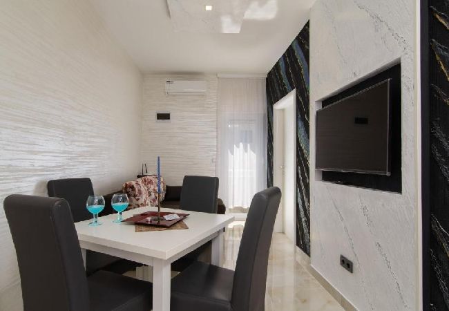 Apartament w Okrug Gornji - Apartament w Okrug Gornji z Widok na morze, balkon, Klimatyzacja, WIFI (5134-5) Apartament w Okrug Gornji - Apartament w Okrug Gornji z Widok na morze, balkon, Klimatyzacja, WIFI (5134-5)