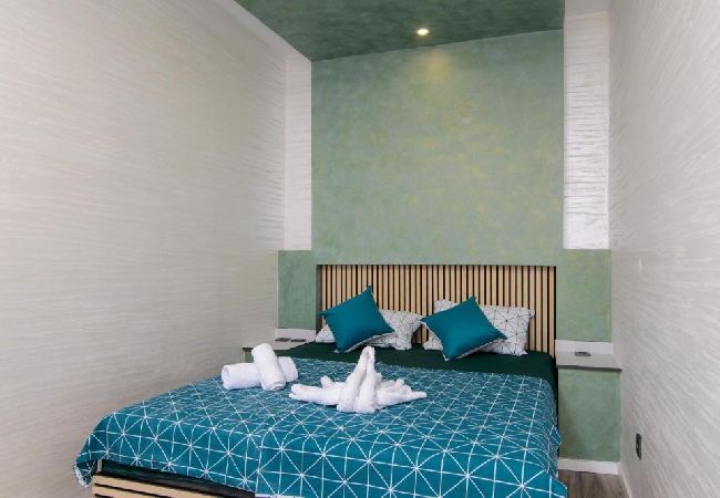 Apartament w Okrug Gornji - Apartament w Okrug Gornji z Widok na morze, balkon, Klimatyzacja, WIFI (5134-5) Apartament w Okrug Gornji - Apartament w Okrug Gornji z Widok na morze, balkon, Klimatyzacja, WIFI (5134-5)