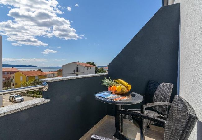 Apartament w Okrug Gornji - Apartament w Okrug Gornji z Widok na morze, balkon, Klimatyzacja, WIFI (5134-5) Apartament w Okrug Gornji - Apartament w Okrug Gornji z Widok na morze, balkon, Klimatyzacja, WIFI (5134-5)
