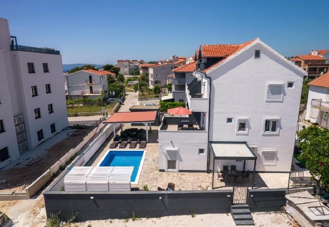 Apartament w Okrug Gornji - Apartament w Okrug Gornji z Widok na morze, balkon, Klimatyzacja, WIFI (5134-5) Apartament w Okrug Gornji - Apartament w Okrug Gornji z Widok na morze, balkon, Klimatyzacja, WIFI (5134-5)