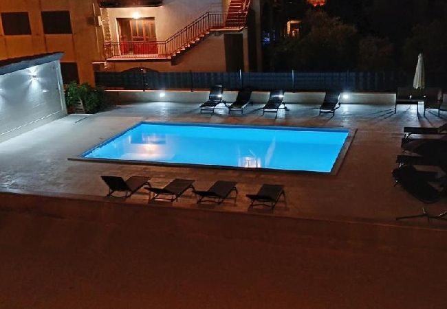 Apartament w Seget Vranjica - Apartament w Seget Vranjica z Widok na morze, balkon, Klimatyzacja, WIFI (5142-3) Apartament w Seget Vranjica - Apartament w Seget Vranjica z Widok na morze, balkon, Klimatyzacja, WIFI (5142-3)