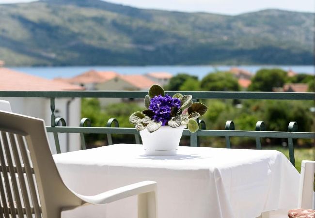 Apartament w Seget Vranjica - Apartament w Seget Vranjica z Widok na morze, balkon, Klimatyzacja, WIFI (5142-3) Apartament w Seget Vranjica - Apartament w Seget Vranjica z Widok na morze, balkon, Klimatyzacja, WIFI (5142-3)