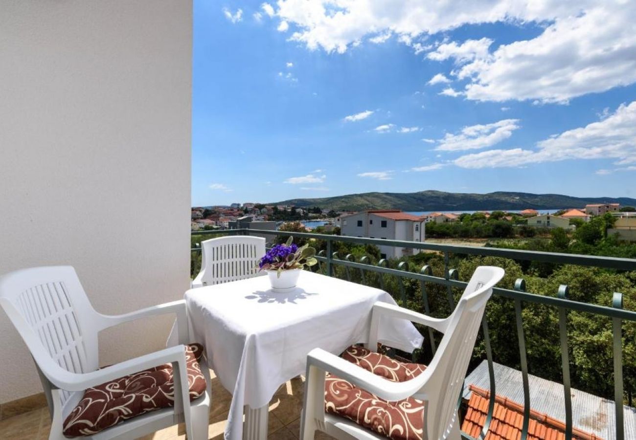 Apartament w Seget Vranjica - Apartament w Seget Vranjica z Widok na morze, balkon, Klimatyzacja, WIFI (5142-3)