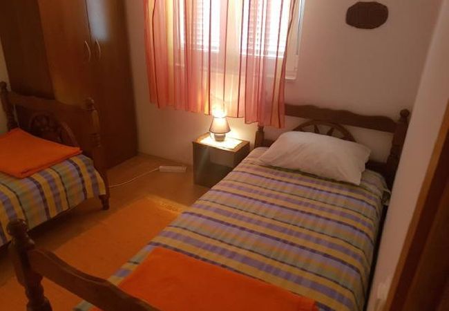 Apartament w Slatine - Apartament w Slatine z Widok na morze, taras, Klimatyzacja, WIFI (5147-2) Apartament w Slatine - Apartament w Slatine z Widok na morze, taras, Klimatyzacja, WIFI (5147-2)