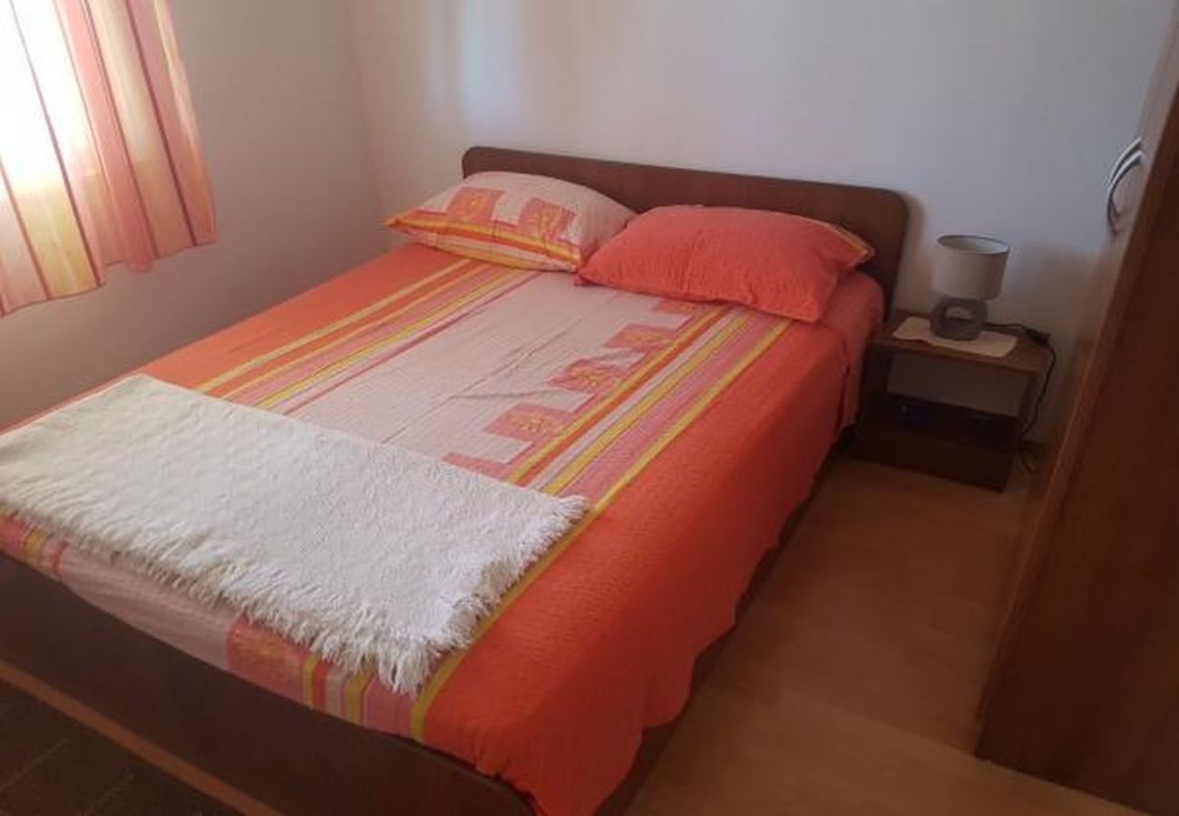 Apartament w Slatine - Apartament w Slatine z Widok na morze, taras, Klimatyzacja, WIFI (5147-2)