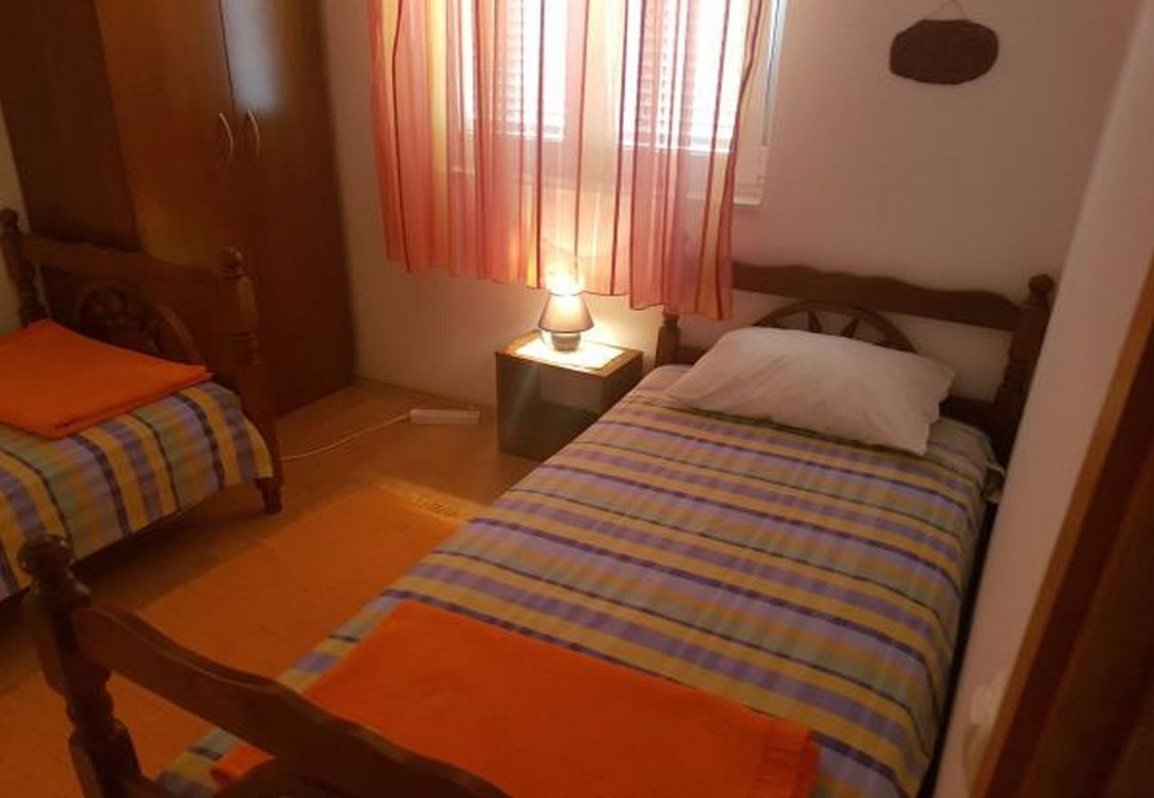 Apartament w Slatine - Apartament w Slatine z Widok na morze, taras, Klimatyzacja, WIFI (5147-2)