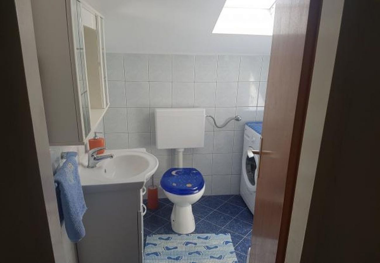 Apartament w Slatine - Apartament w Slatine z Widok na morze, taras, Klimatyzacja, WIFI (5147-1)