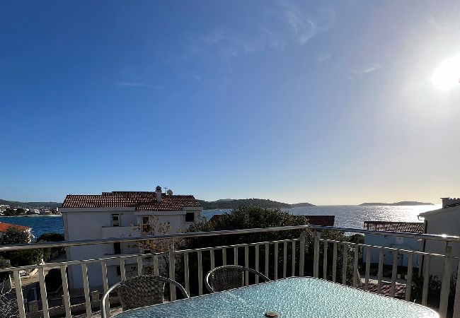 Apartament w Rogoznica - Apartament w Rogoznica z Widok na morze, balkon, Klimatyzacja, WIFI (5148-3) Apartament w Rogoznica - Apartament w Rogoznica z Widok na morze, balkon, Klimatyzacja, WIFI (5148-3)