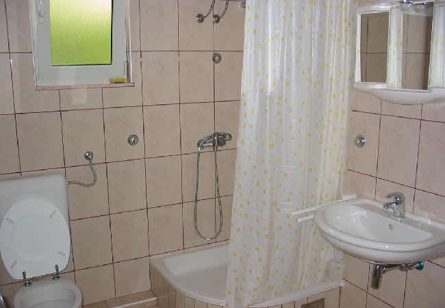 Apartament w Ražanj - Apartament w Ražanj z Widok na morze, balkon, Klimatyzacja, WIFI (5150-4) Apartament w Ražanj - Apartament w Ražanj z Widok na morze, balkon, Klimatyzacja, WIFI (5150-4)