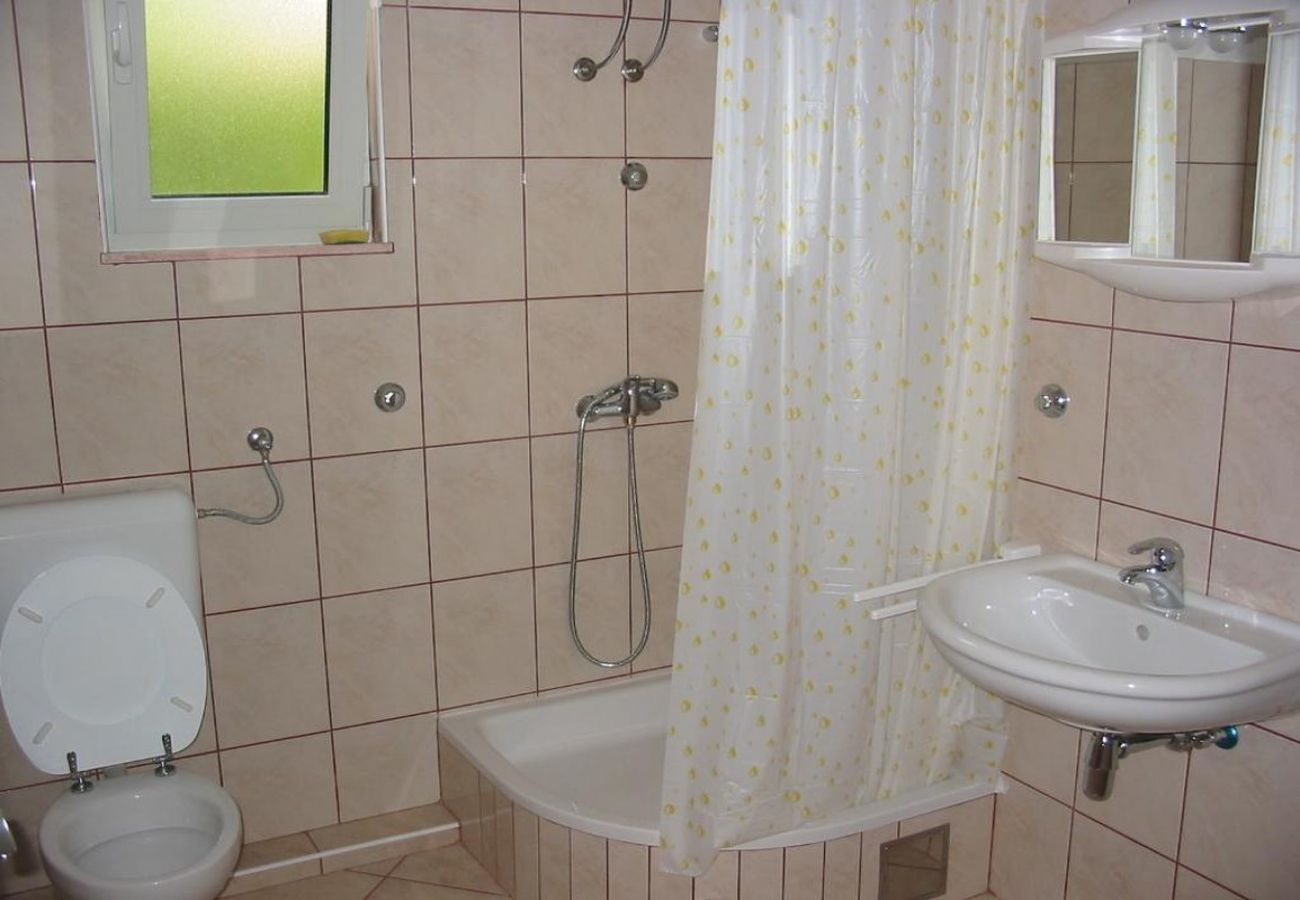 Apartament w Ražanj - Apartament w Ražanj z Widok na morze, balkon, Klimatyzacja, WIFI (5150-4)