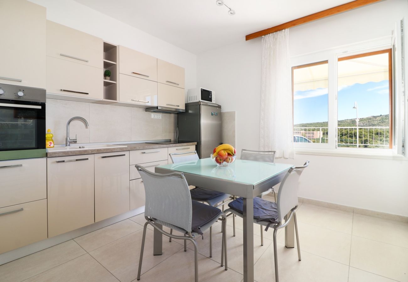 Apartament w Primošten - Apartament w Primošten z Widok na morze, taras, Klimatyzacja, WIFI (5155-1)